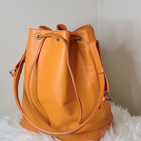 💯Authentic Preloved Louis Vuitton Handbag 🍀 - Picture 4 of 16